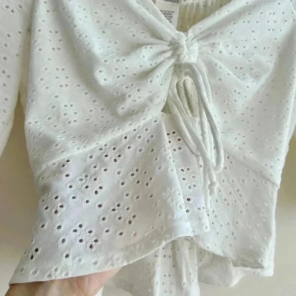 Urban Romantics Eyelet Lace Peplum Crop Top, Size Medium - Picture 6 of 16